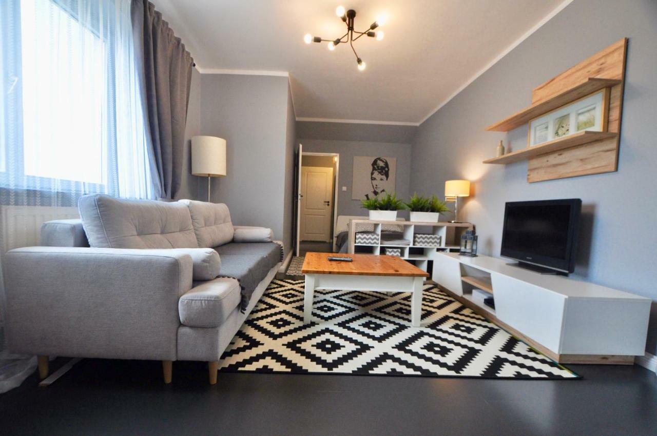 Abrahama Apartment Варшава Экстерьер фото